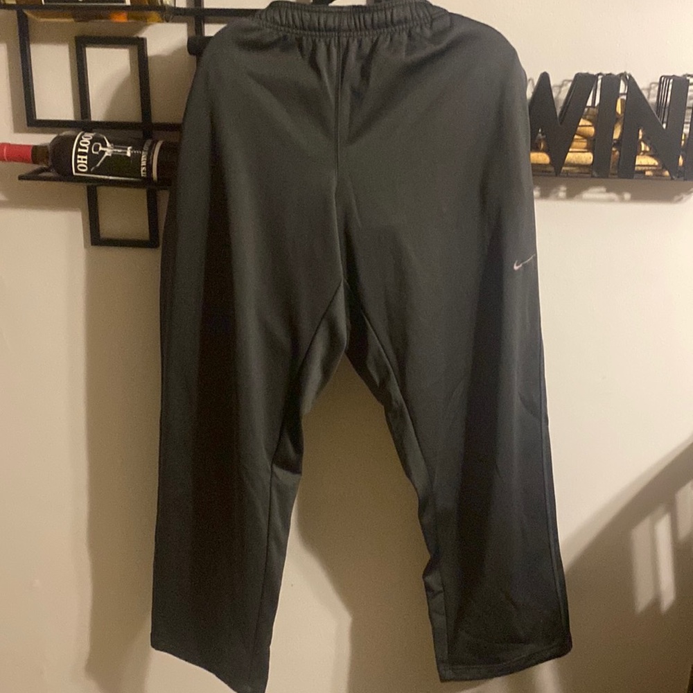 Dark gray Nike men’s thermal-Fit sweat pants
